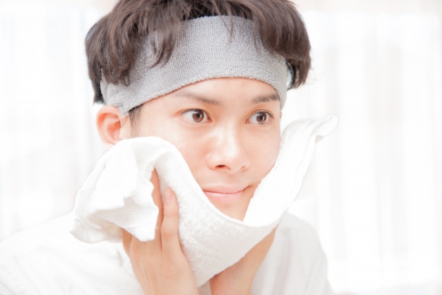 男性の毛穴ケアの基本は洗顔と保湿